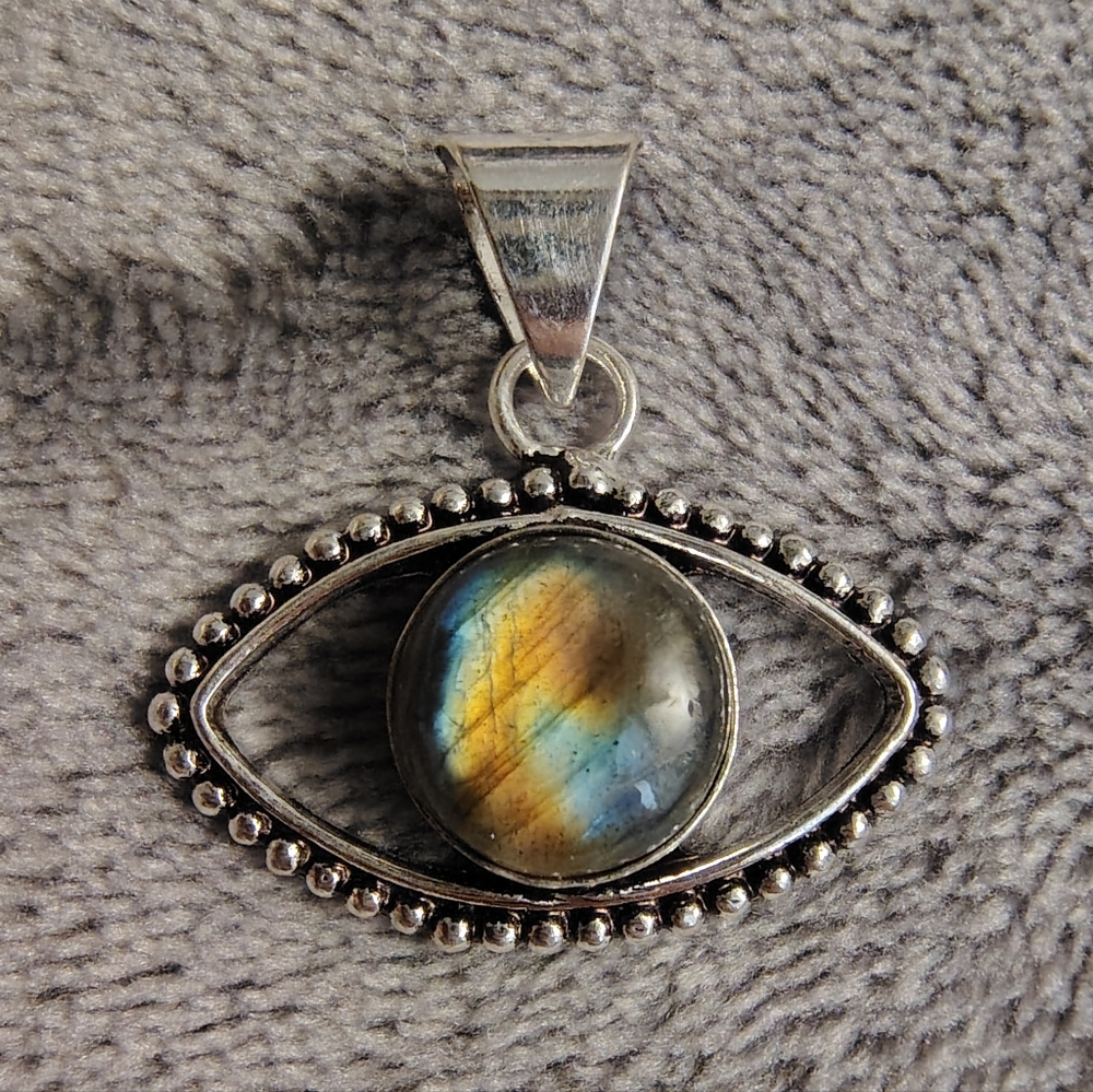 Labradorite Evil Eye Silver Pendant - Picture 2 of 5